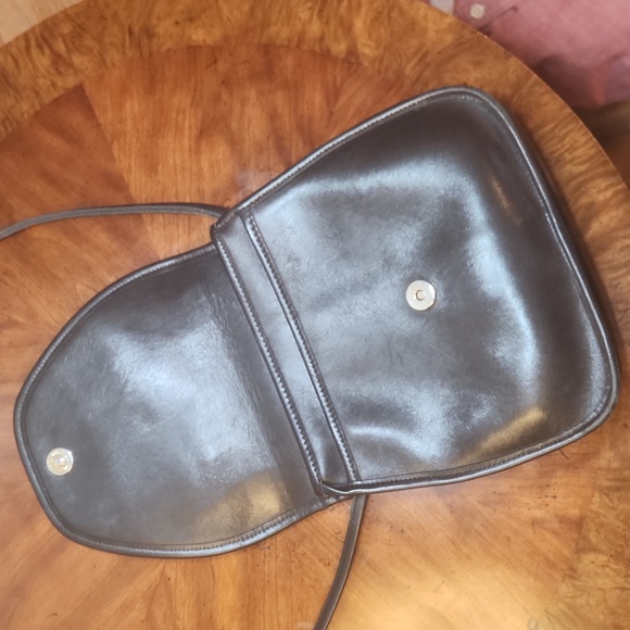 Vintage Coach. Crossbody excellent condition. - Picture 3 of 13